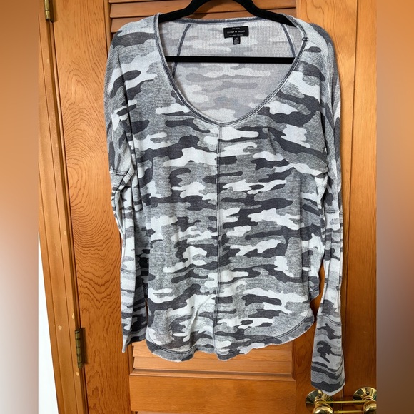 Lucky Brand Tops - LUCKY BRAND Camo Waffle Knit Long Sleeve Shirt in grey Size L